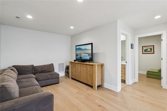 207 Rock Creek Rd, Indiana Twp, PA 15238