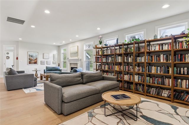 207 Rock Creek Rd, Indiana Twp, PA 15238