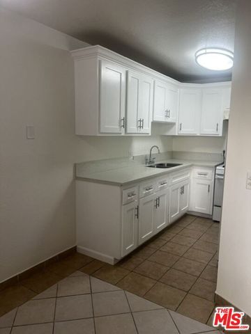 10540 Balboa Boulevard 125, Granada Hills (los Angeles), CA 91344