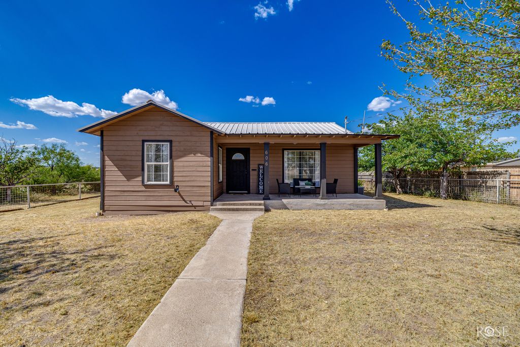 Image 1 of property listing at 606 W Duncan Avenue, Mertzon, TX 76941