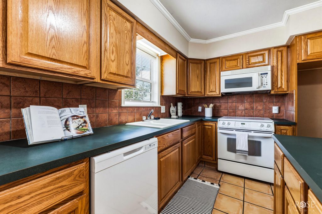 Image 13 of property listing at 606 W Duncan Avenue, Mertzon, TX 76941