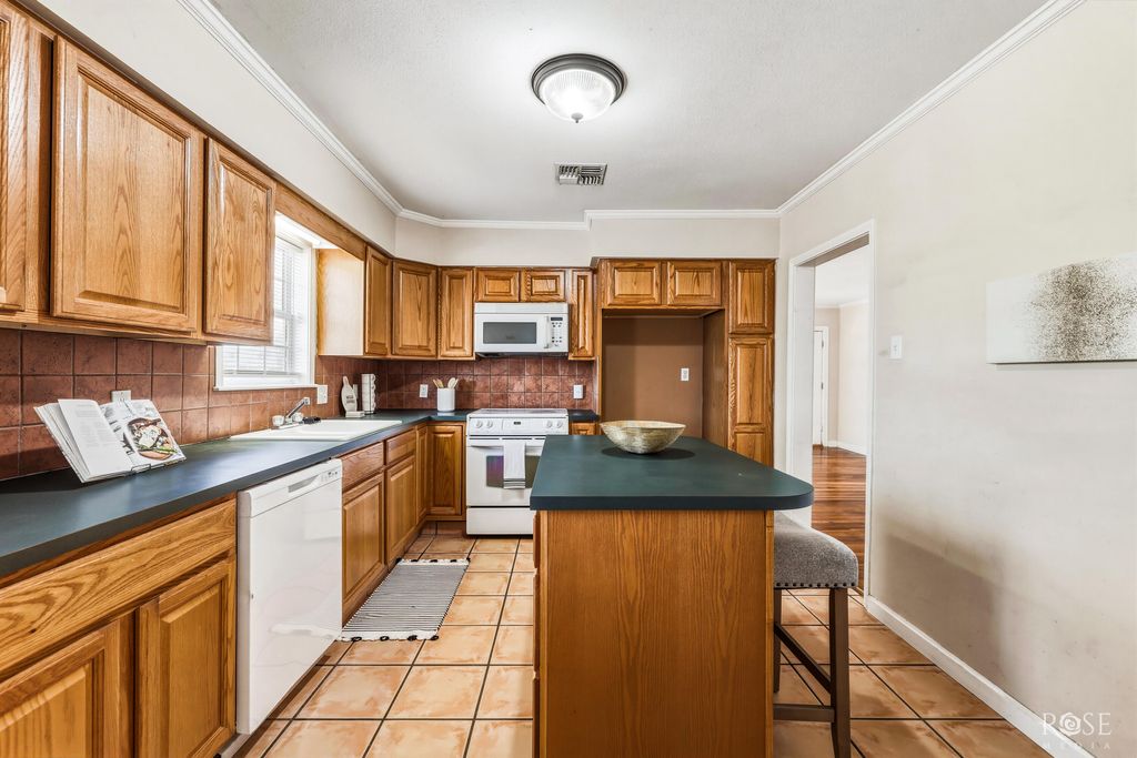 Image 14 of property listing at 606 W Duncan Avenue, Mertzon, TX 76941