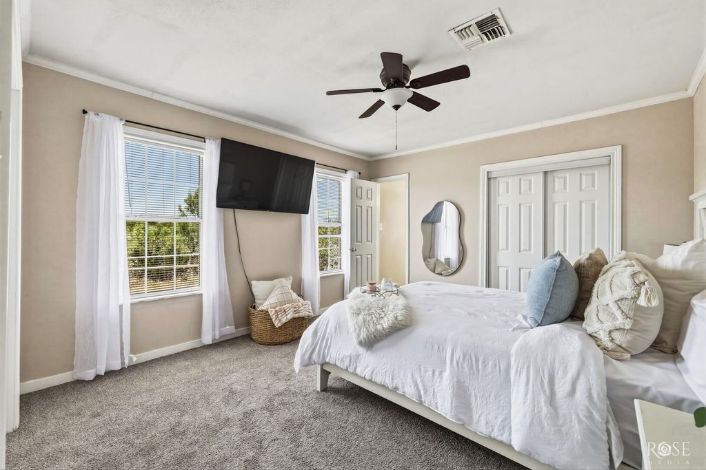 Image 18 of property listing at 606 W Duncan Avenue, Mertzon, TX 76941