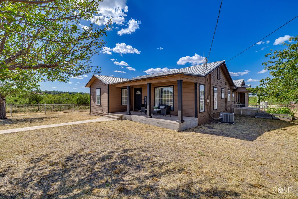 Image 2 of property listing at 606 W Duncan Avenue, Mertzon, TX 76941