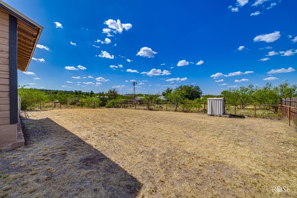 Image 29 of property listing at 606 W Duncan Avenue, Mertzon, TX 76941
