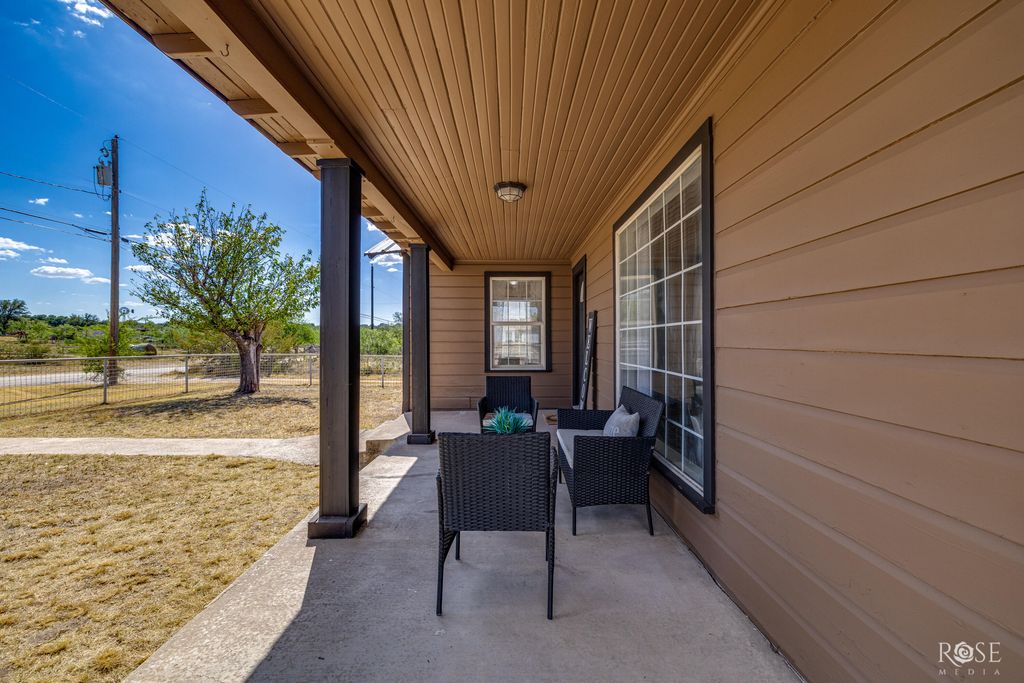 Image 3 of property listing at 606 W Duncan Avenue, Mertzon, TX 76941