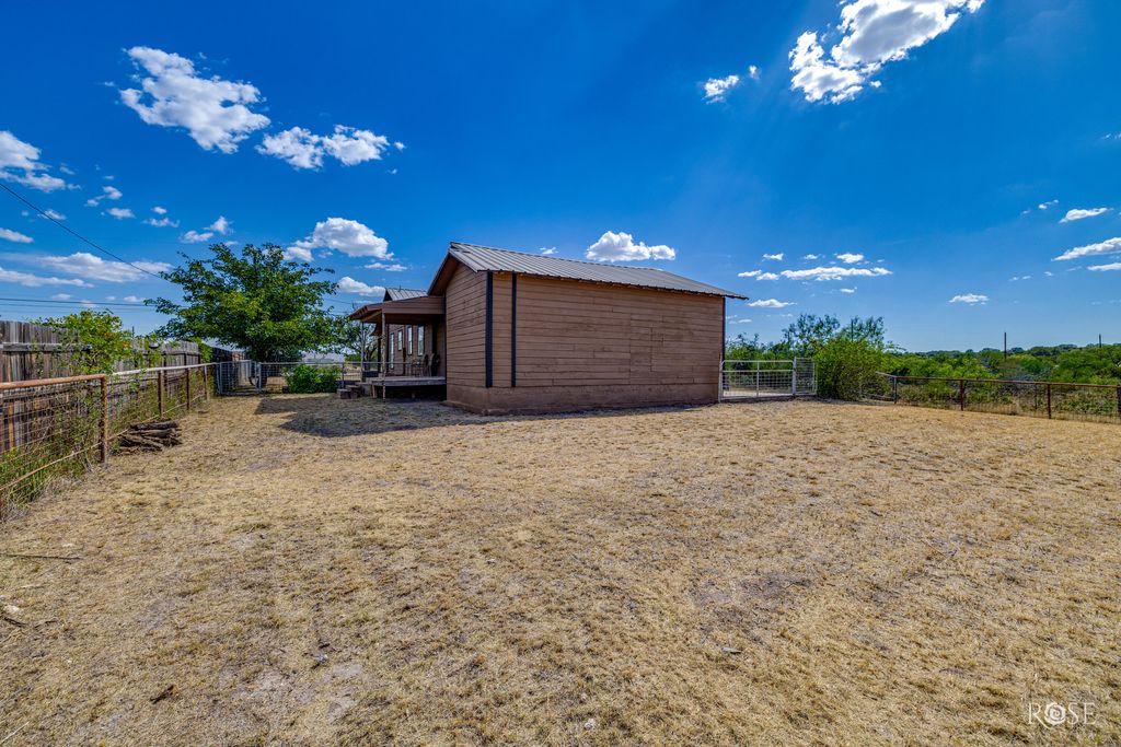 Image 30 of property listing at 606 W Duncan Avenue, Mertzon, TX 76941