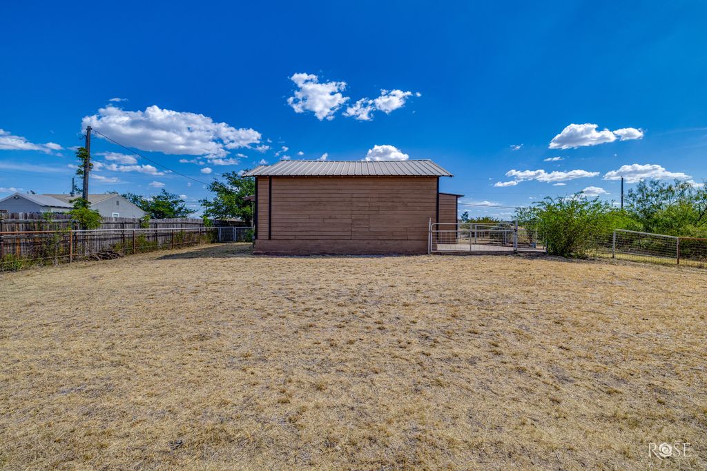 Image 31 of property listing at 606 W Duncan Avenue, Mertzon, TX 76941