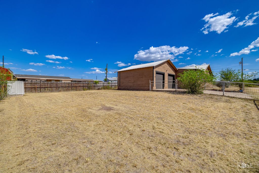 Image 32 of property listing at 606 W Duncan Avenue, Mertzon, TX 76941