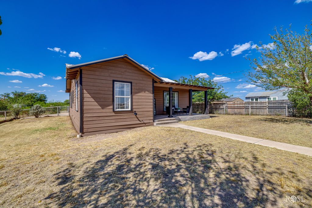 Image 35 of property listing at 606 W Duncan Avenue, Mertzon, TX 76941