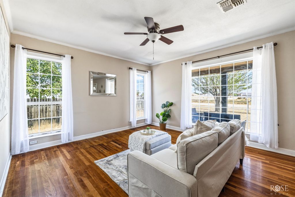 Image 9 of property listing at 606 W Duncan Avenue, Mertzon, TX 76941