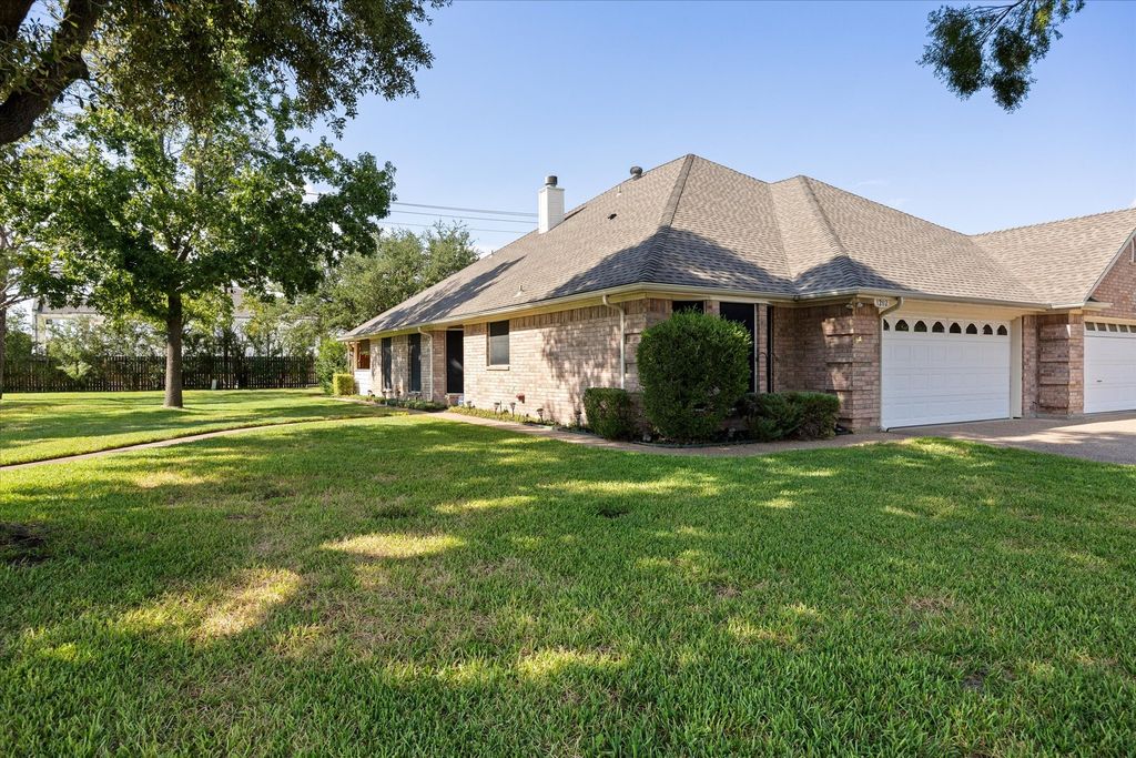 1202 Henard Lane, Granbury, TX 76048 — exterior