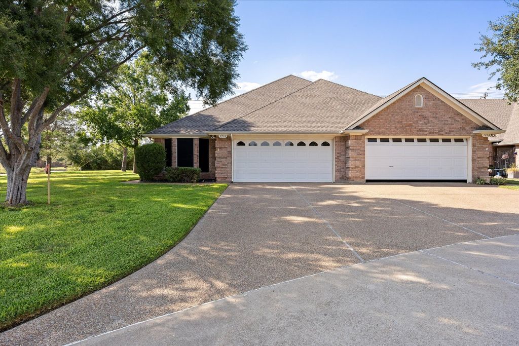 1202 Henard Lane, Granbury, TX 76048 — photo 2