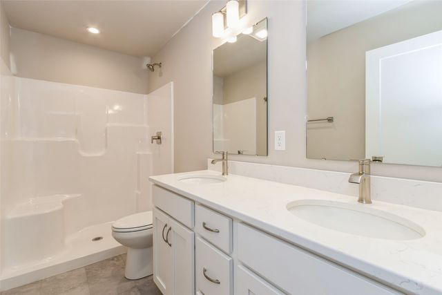 7025 Harlan Eddy Drive SW, Cedar Rapids, IA 52404