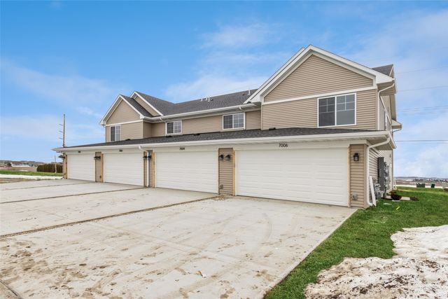 7025 Harlan Eddy Drive SW, Cedar Rapids, IA 52404