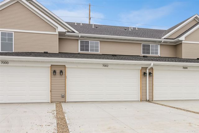 7025 Harlan Eddy Drive SW, Cedar Rapids, IA 52404