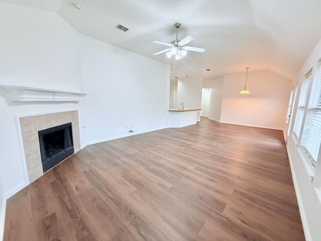 1223 Fleetwood Cove Drive, Grand Prairie, TX 75052