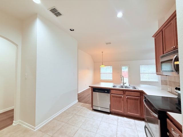 1223 Fleetwood Cove Drive, Grand Prairie, TX 75052