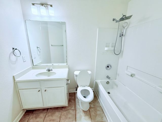 1223 Fleetwood Cove Drive, Grand Prairie, TX 75052