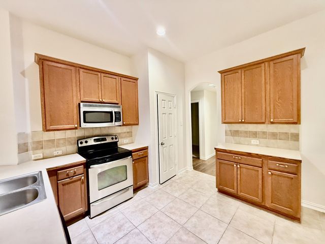 1223 Fleetwood Cove Drive, Grand Prairie, TX 75052