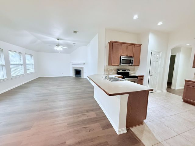 1223 Fleetwood Cove Drive, Grand Prairie, TX 75052