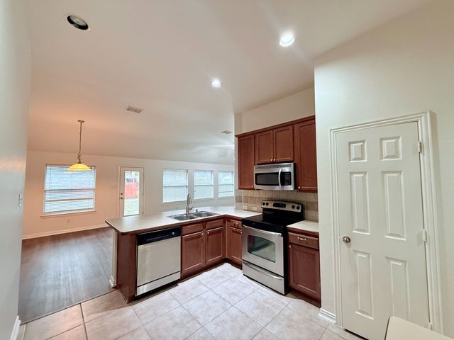 1223 Fleetwood Cove Drive, Grand Prairie, TX 75052