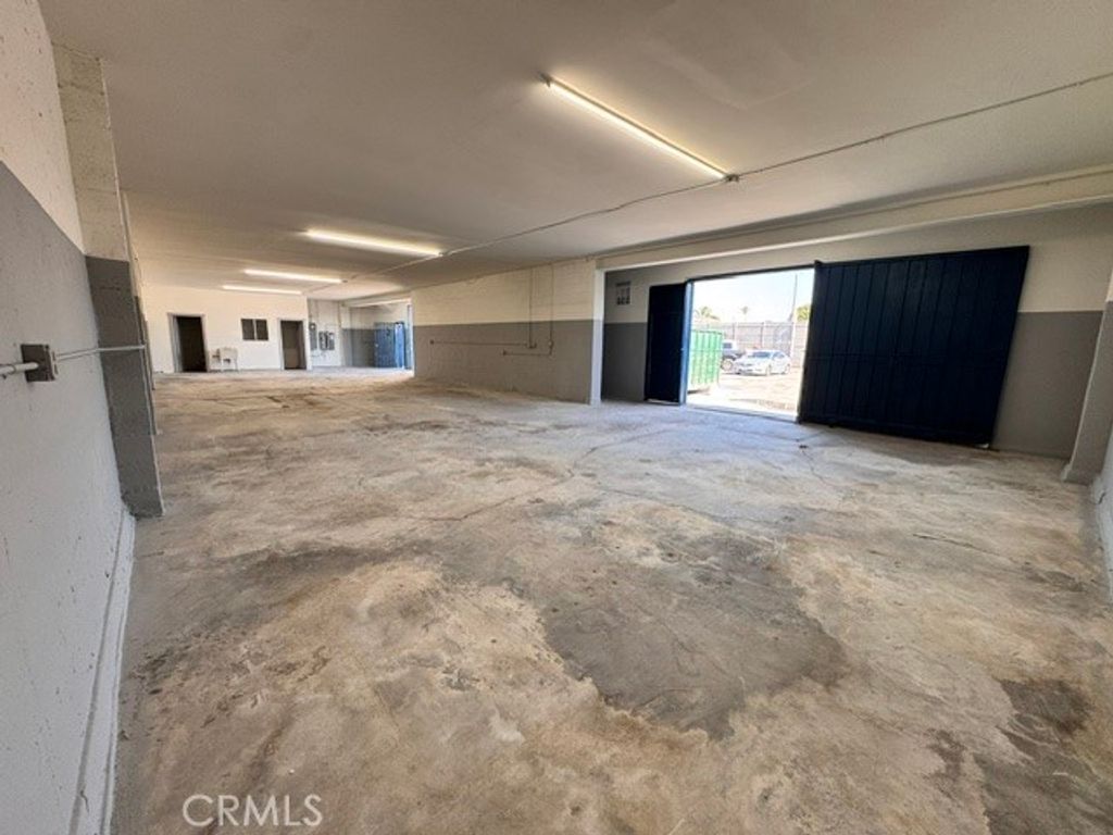 10301 S San Pedro, Los Angeles, CA 90003 — exterior