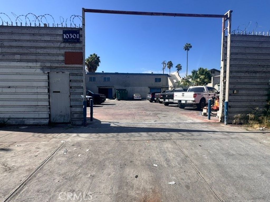 10301 S San Pedro, Los Angeles, CA 90003 — photo 3