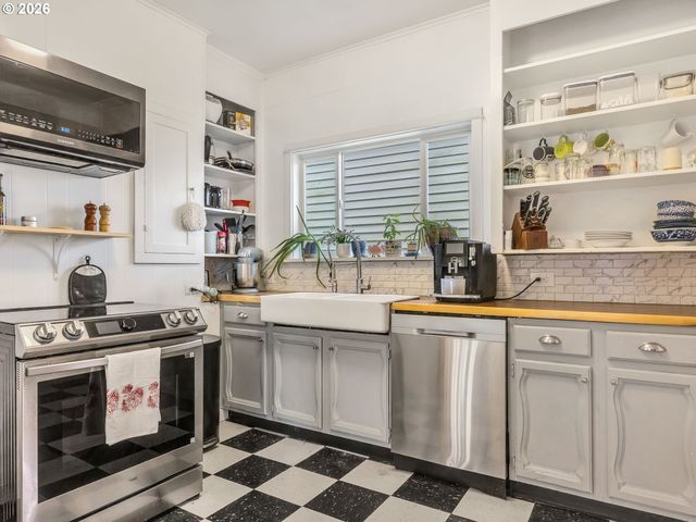 637 NIAGARA Ave, Astoria, OR 97103