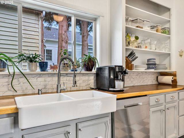 637 NIAGARA Ave, Astoria, OR 97103