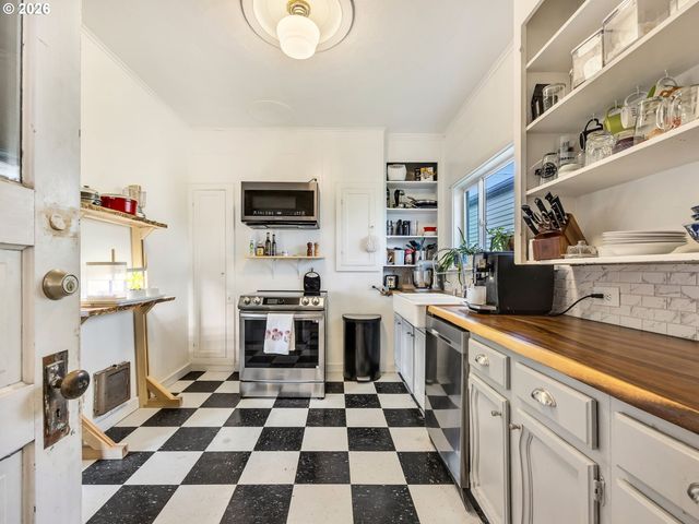 637 NIAGARA Ave, Astoria, OR 97103