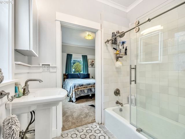 637 NIAGARA Ave, Astoria, OR 97103