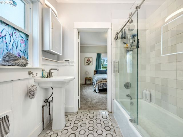 637 NIAGARA Ave, Astoria, OR 97103
