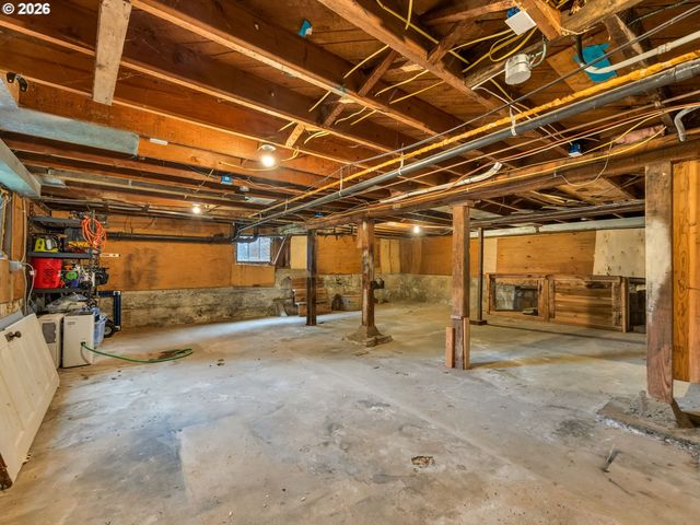 637 NIAGARA Ave, Astoria, OR 97103