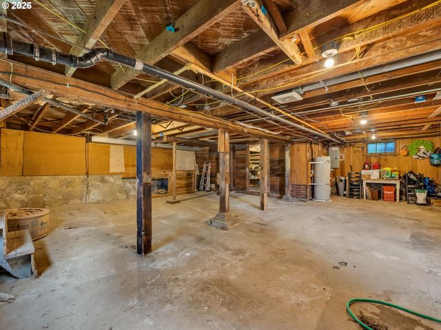 637 NIAGARA Ave, Astoria, OR 97103