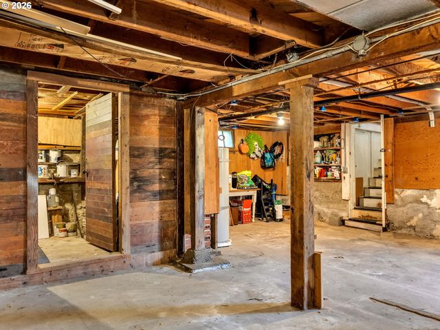 637 NIAGARA Ave, Astoria, OR 97103