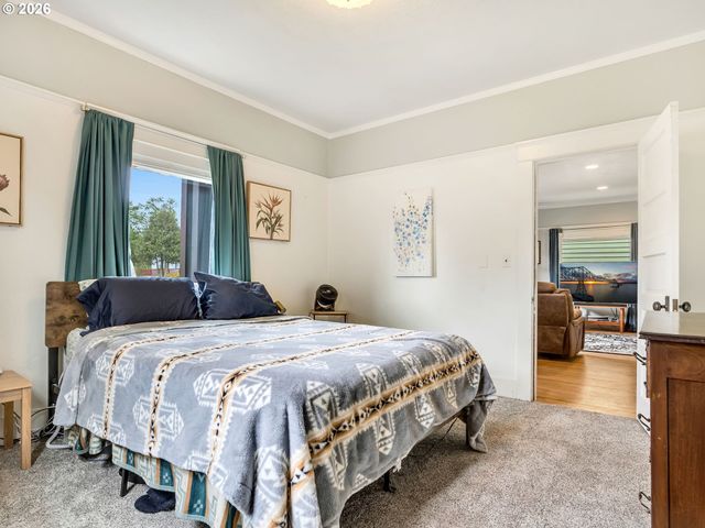 637 NIAGARA Ave, Astoria, OR 97103