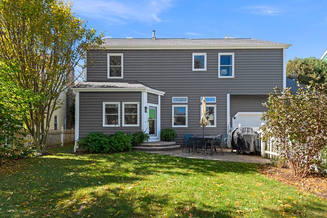 970 Mount Vernon Drive, Grayslake, IL 60030