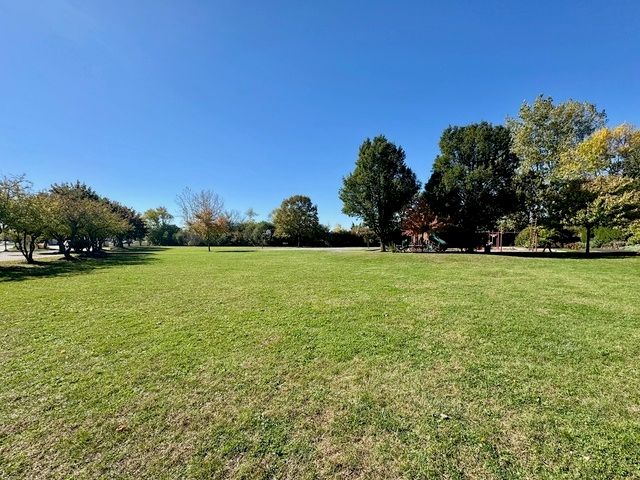 970 Mount Vernon Drive, Grayslake, IL 60030