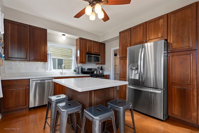 970 Mount Vernon Drive, Grayslake, IL 60030