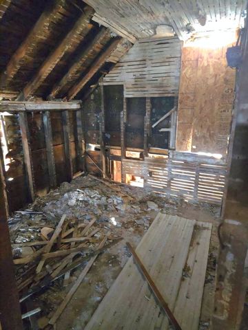 909 W 6th Street, Sterling, IL 61081