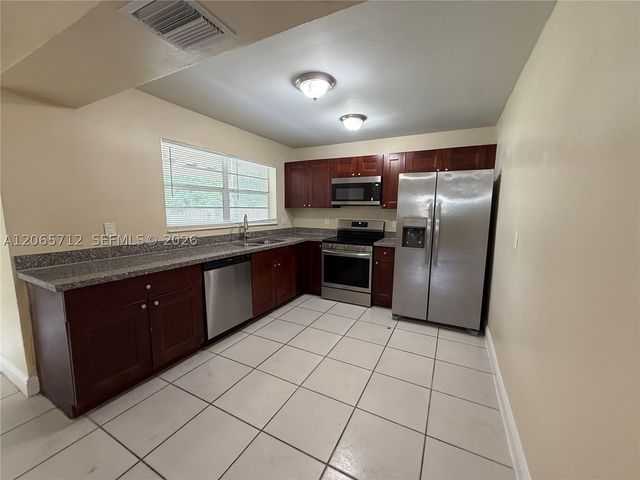 3070 SE 1st Pl, Boynton Beach, FL 33435