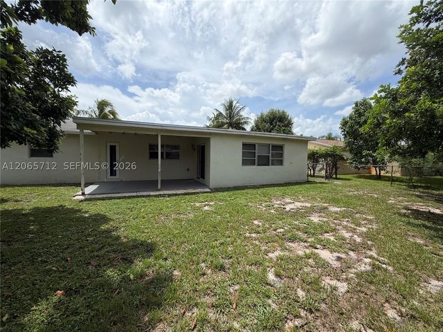 3070 SE 1st Pl, Boynton Beach, FL 33435