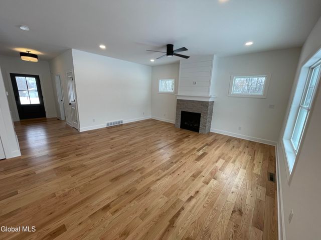 23 Gronczniak Road, Stillwater, NY 12170