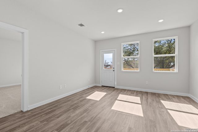 9967 Chavaneaux Lndg, San Antonio, TX 78221