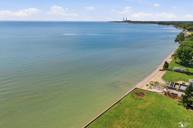 3484 Lakeshore Drive, Frenchtown Twp, MI 48162