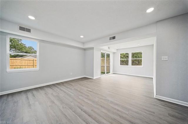 3638 Ship Chandlers WHRF, Virginia Beach, VA 23453
