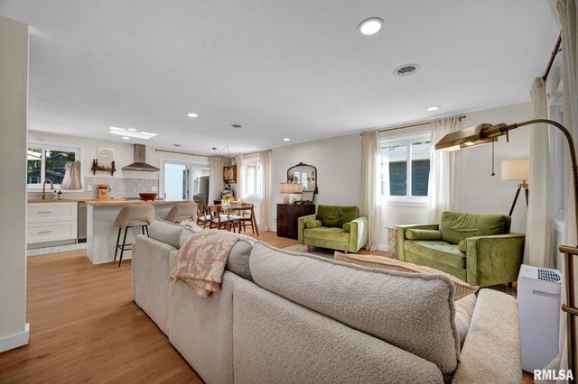617 W Mount Hawley Terrace, Peoria, IL 61615
