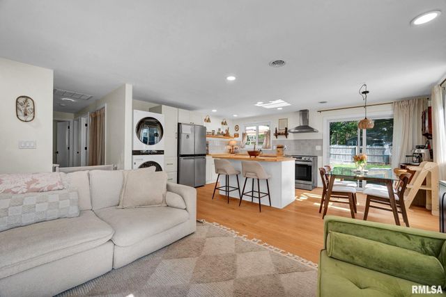 617 W Mount Hawley Terrace, Peoria, IL 61615
