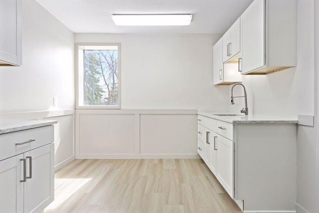 295 Marie Avenue E, West Saint Paul, MN 55118